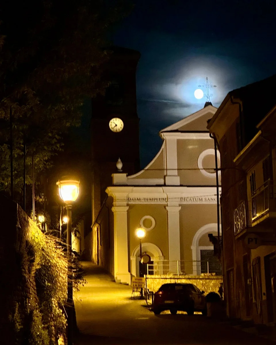 Kerk in het avondlicht
